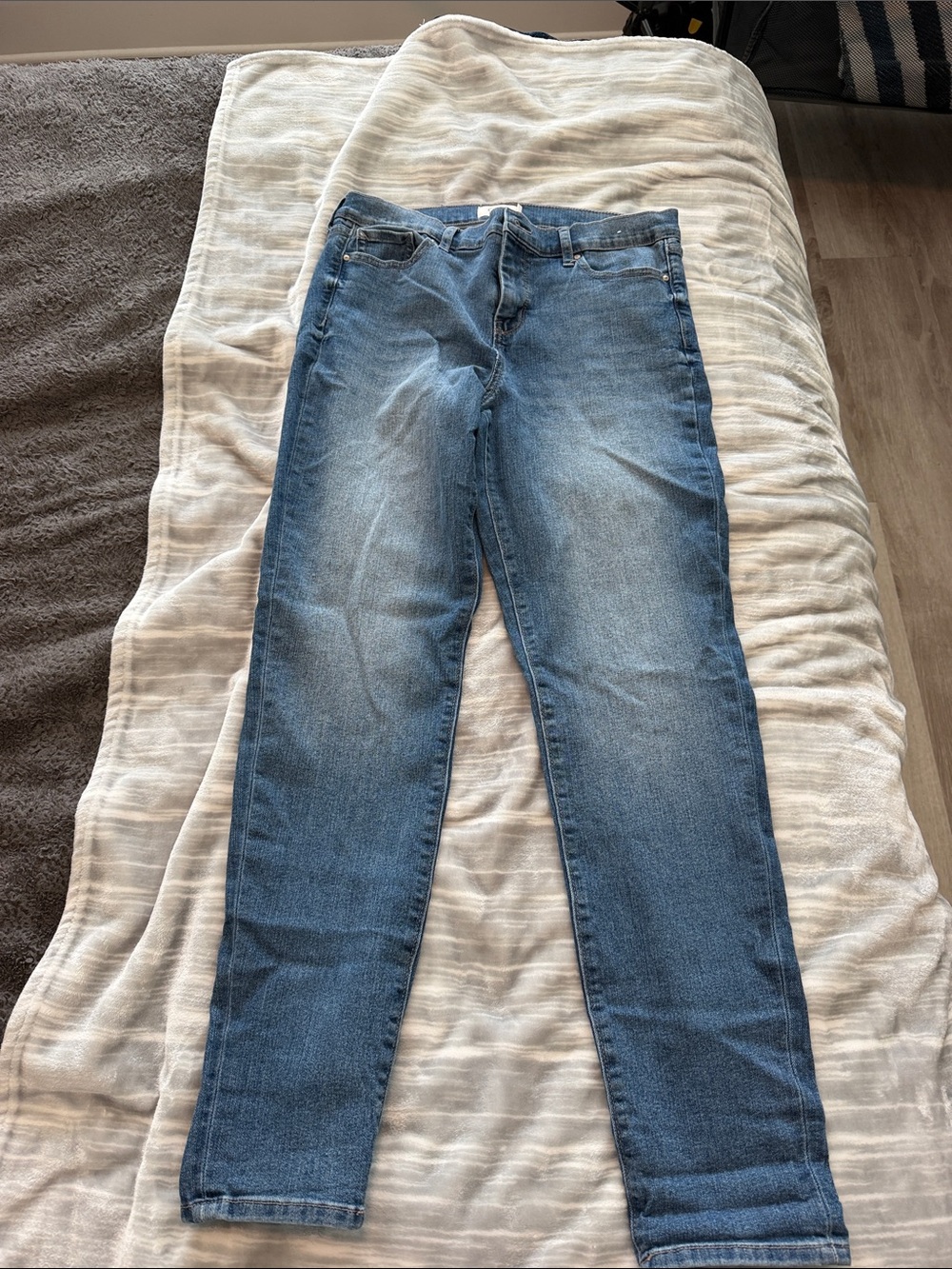 Jessica Simpson Medium Blue Skinny Jeans